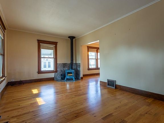 3rd image of 1365 Solon St