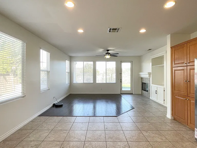 5218 Mariner Dr — Photo 7