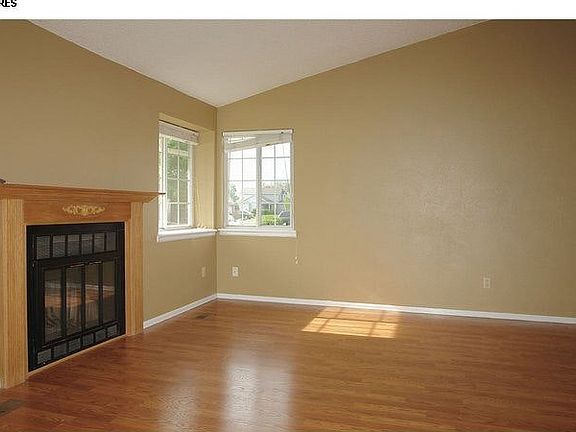 Bright and sunny living room