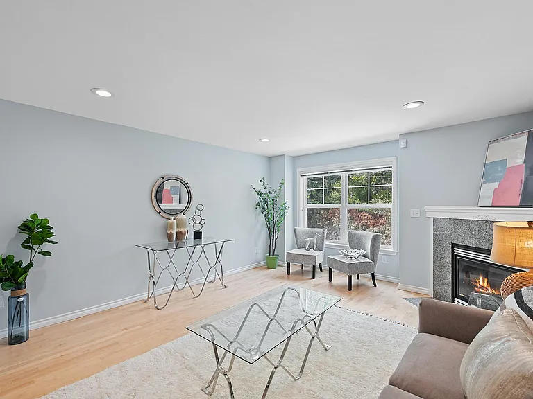 4844 Railroad Ave NE — Photo 5