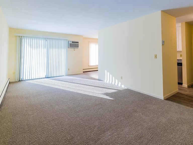 Silver Oaks Court Apartments — Photo 6