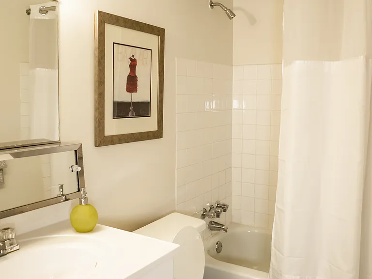 College Towers Apartments — Photo 9