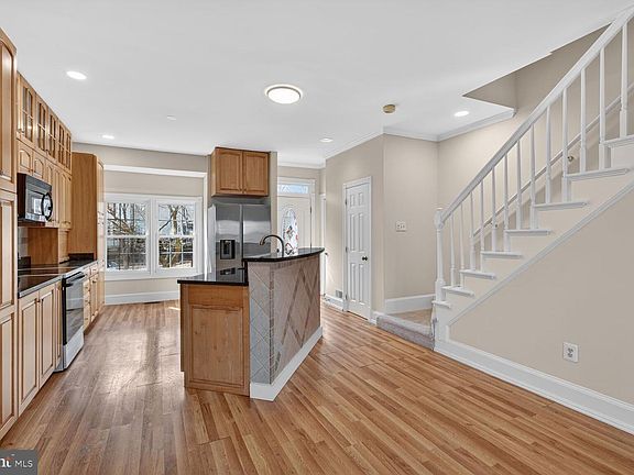 3rd image of 119 River Rd