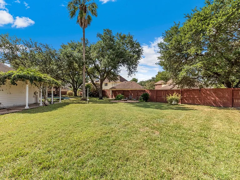 15826 Jamie Lee Dr — Photo 41