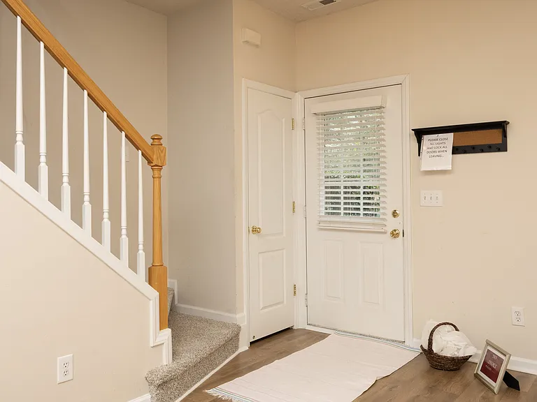 327 Orchard Park Dr — Photo 5