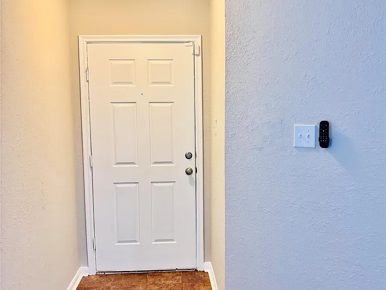 8134 Sanders Forest Ct — Photo 6