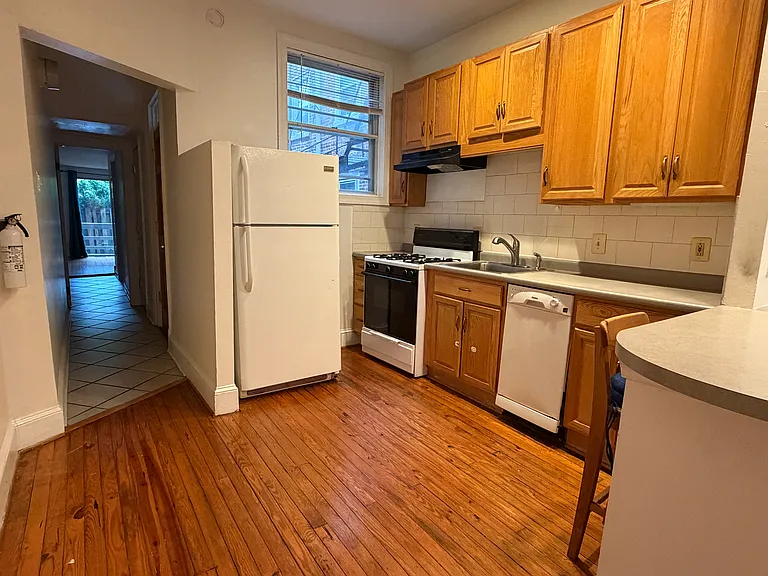 128 Pemberton St — Photo 4