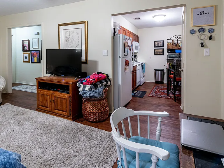 211 Chevy Chase Dr — Photo 27