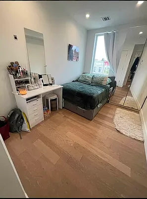 Rented by Hagstrom Management Inc | media 4