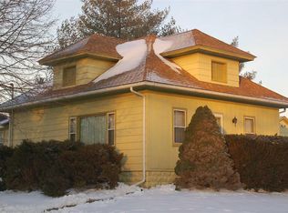 621 1st St SW, Oelwein, IA 50662