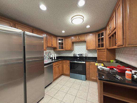 2nd image of 32 Revere Beach Pkwy #512