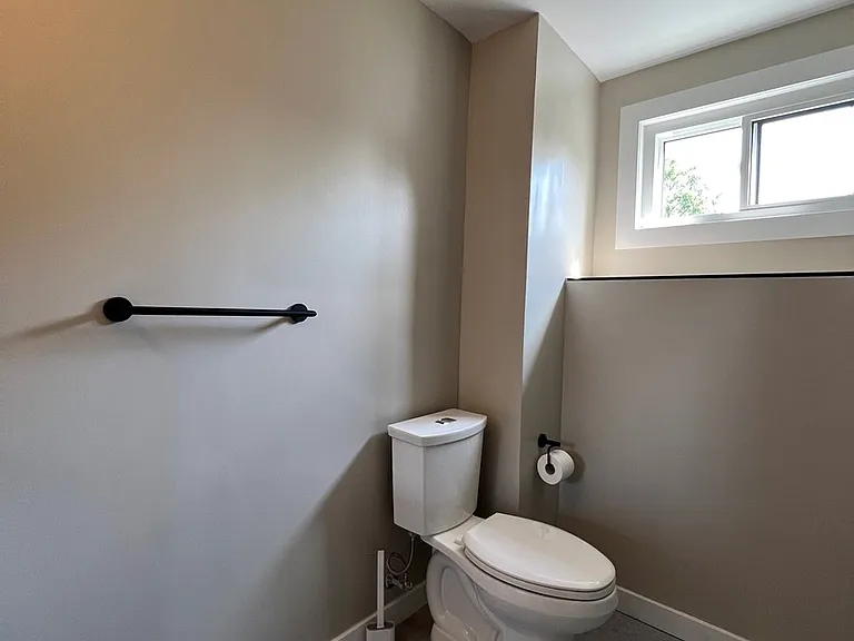 33 Victoria Ave #A — Photo 6