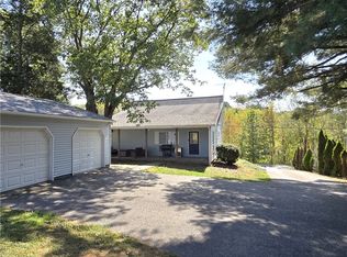 140 E Brewster Rd, Butler, PA 16001