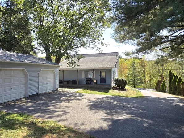 140 E Brewster Rd, Butler, PA 16001