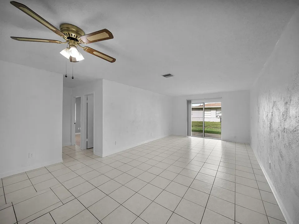4824 Lucaya Dr #1-5