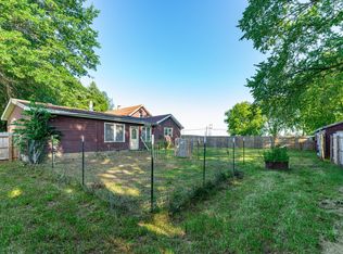 204 N Central Ave, Nelson, IL 61021