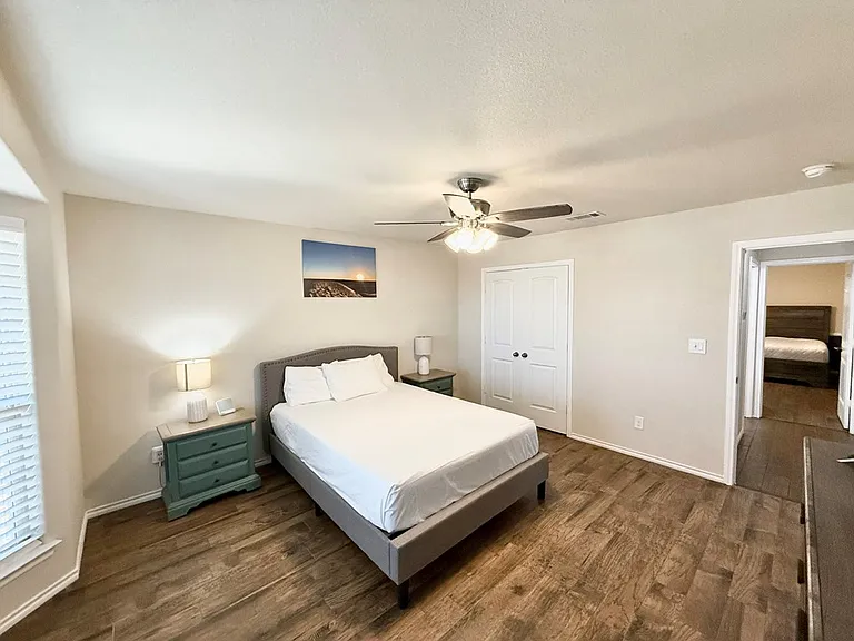 9915 Lamar Ave — Photo 8