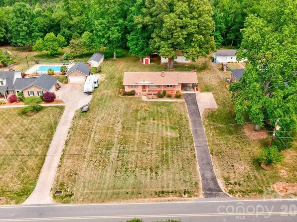 751 Pleasantdale Dr, Shelby, NC 28150