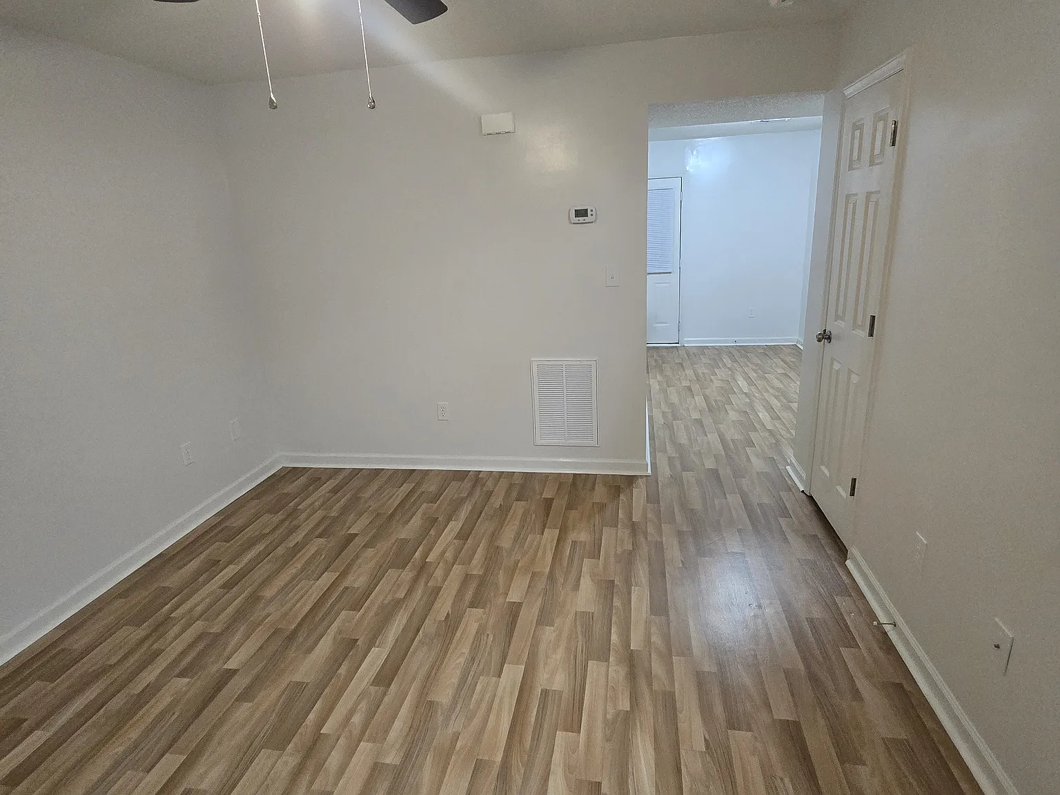 2 bed, 1.5 bath, 810 sqft, $1,200 — Photo 2