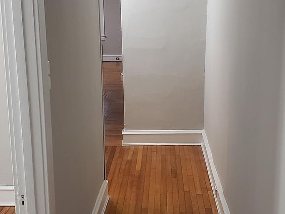 2nd image of 1506 N Van Buren St #1