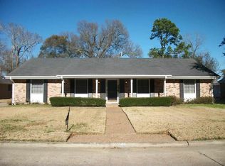 3040 Bryan Ave, Groves, TX 77619