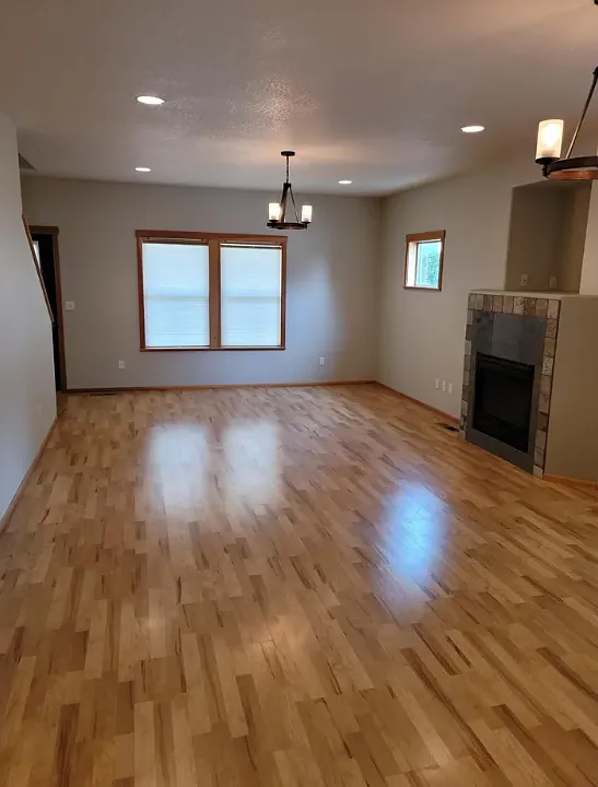 Building Photo - 610 Shadow Way