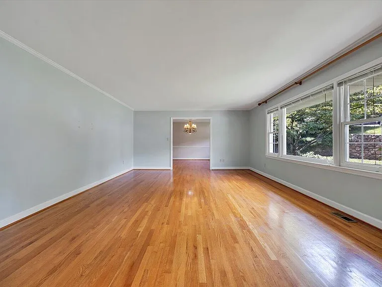1814 Pelham Dr — Photo 7