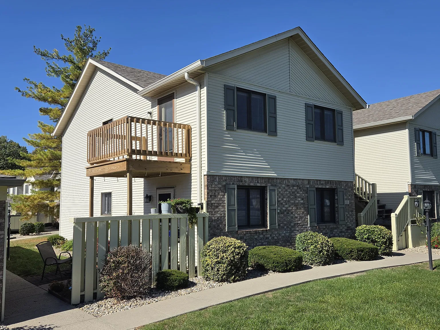 2 bed, 925 sqft, $1,200 — Photo 1