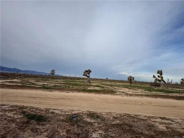 14650 Manada Rd, Phelan, CA 92371