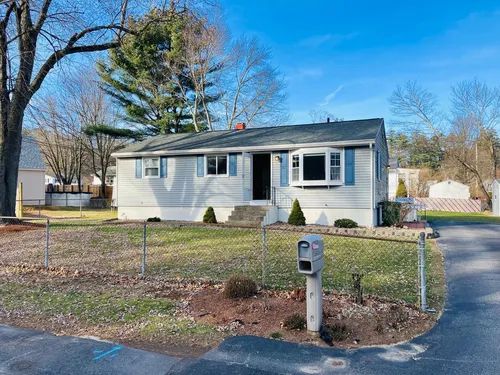 4 White Plains Dr Photo 1