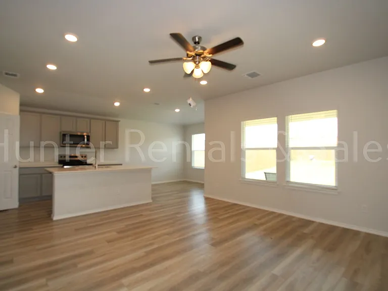 7007 Gilbert Dr — Photo 3