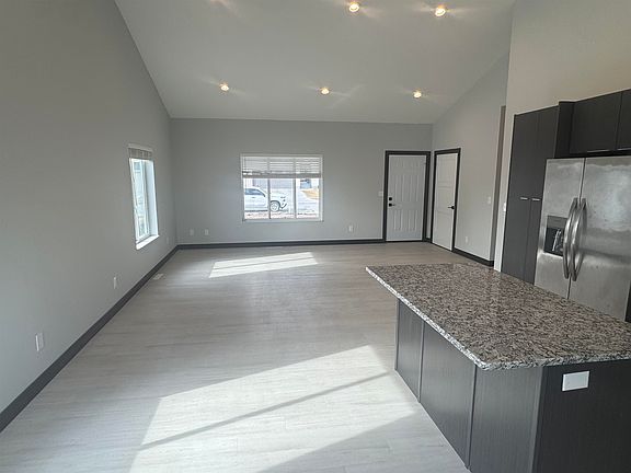 3rd image of 909 Ferguson Dr