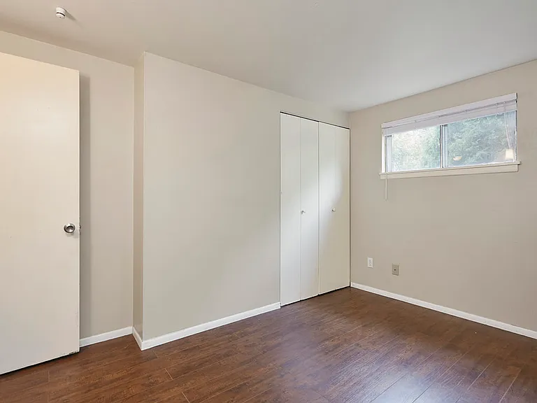 241 Elmwood Dr — Photo 14