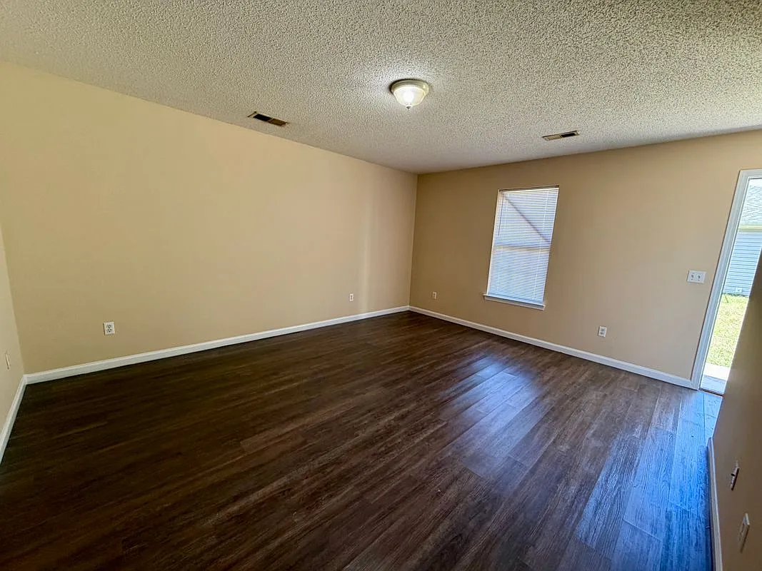 1308 Harmony St — Photo 4
