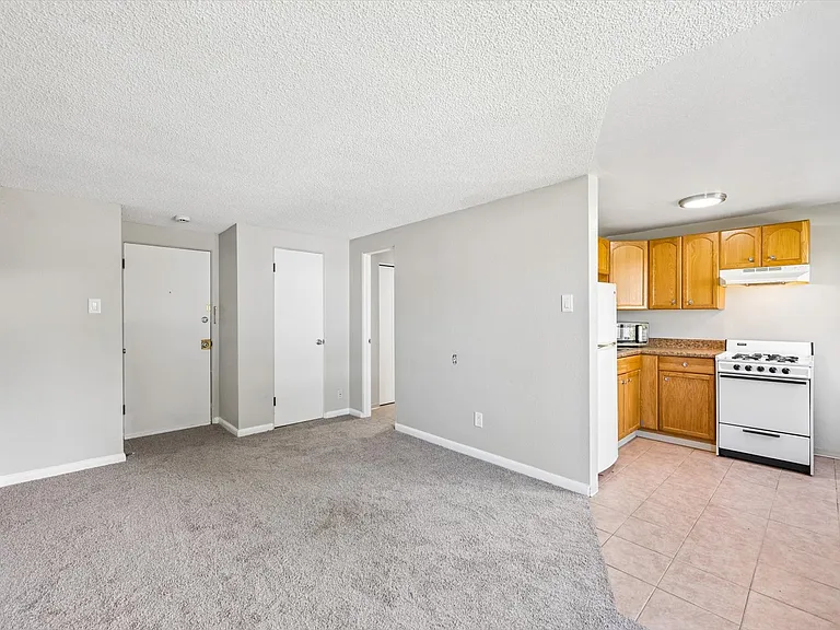 Kimberly Apartments — Photo 17