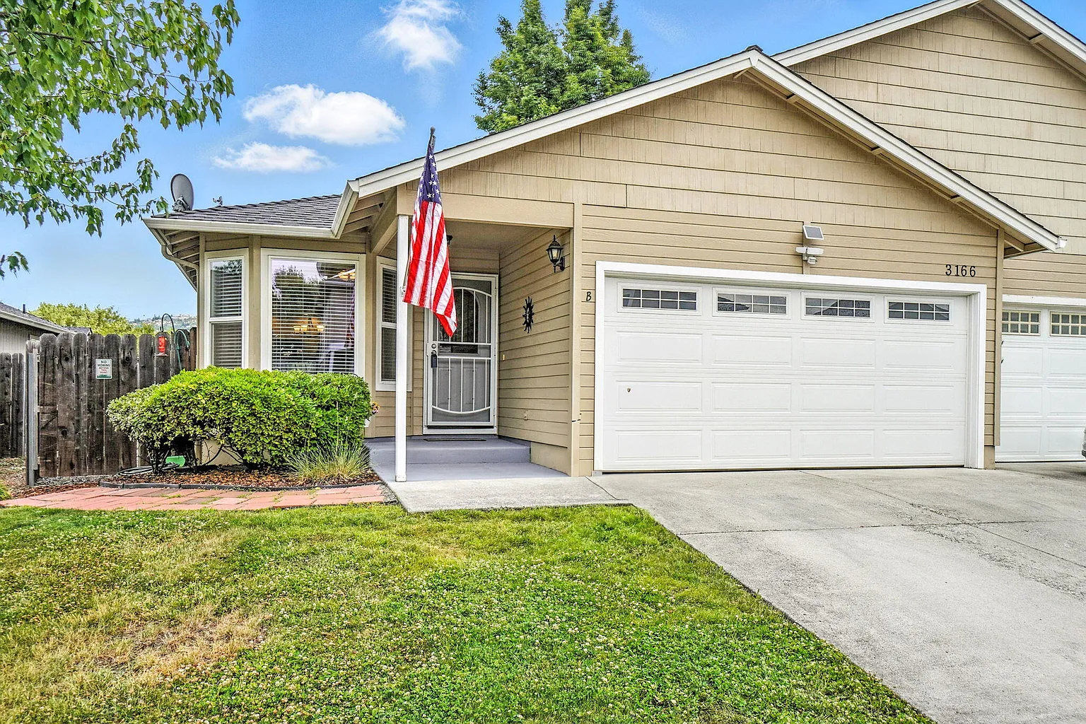 3166 Forest Hills Dr APT B photo 1
