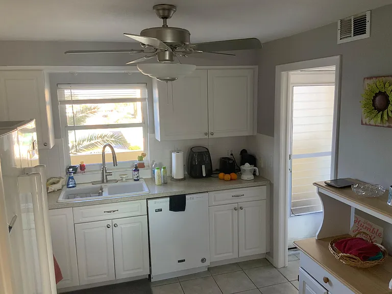 4600 Cove Cir #6 — Photo 10