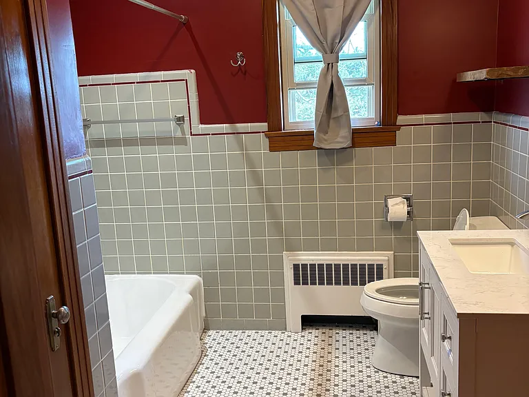 6003 N Broadway St — Photo 16