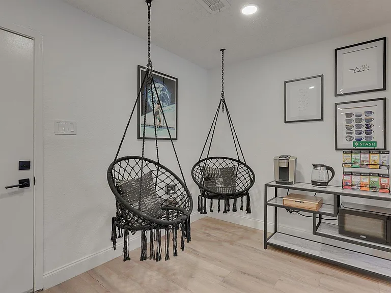 6048 Holiday Ln — Photo 16