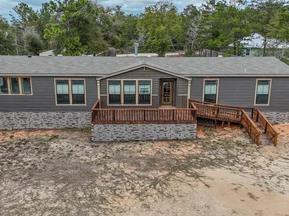 120 W Clover Ln, Defuniak Springs, FL 32433