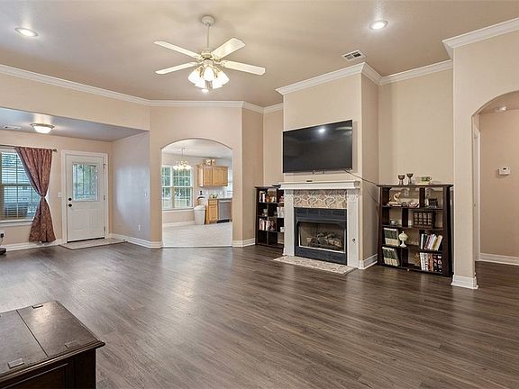 2nd image of 101 Fox Run Cir