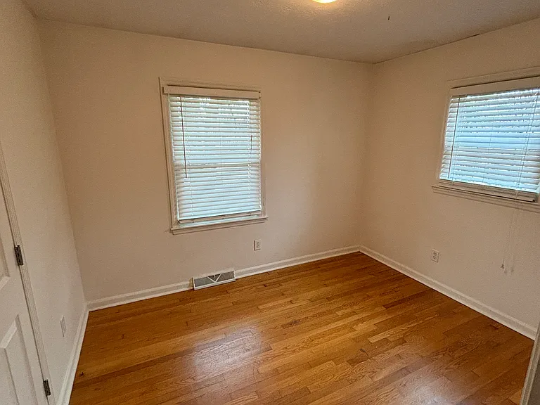 3564 Camelot Dr — Photo 11