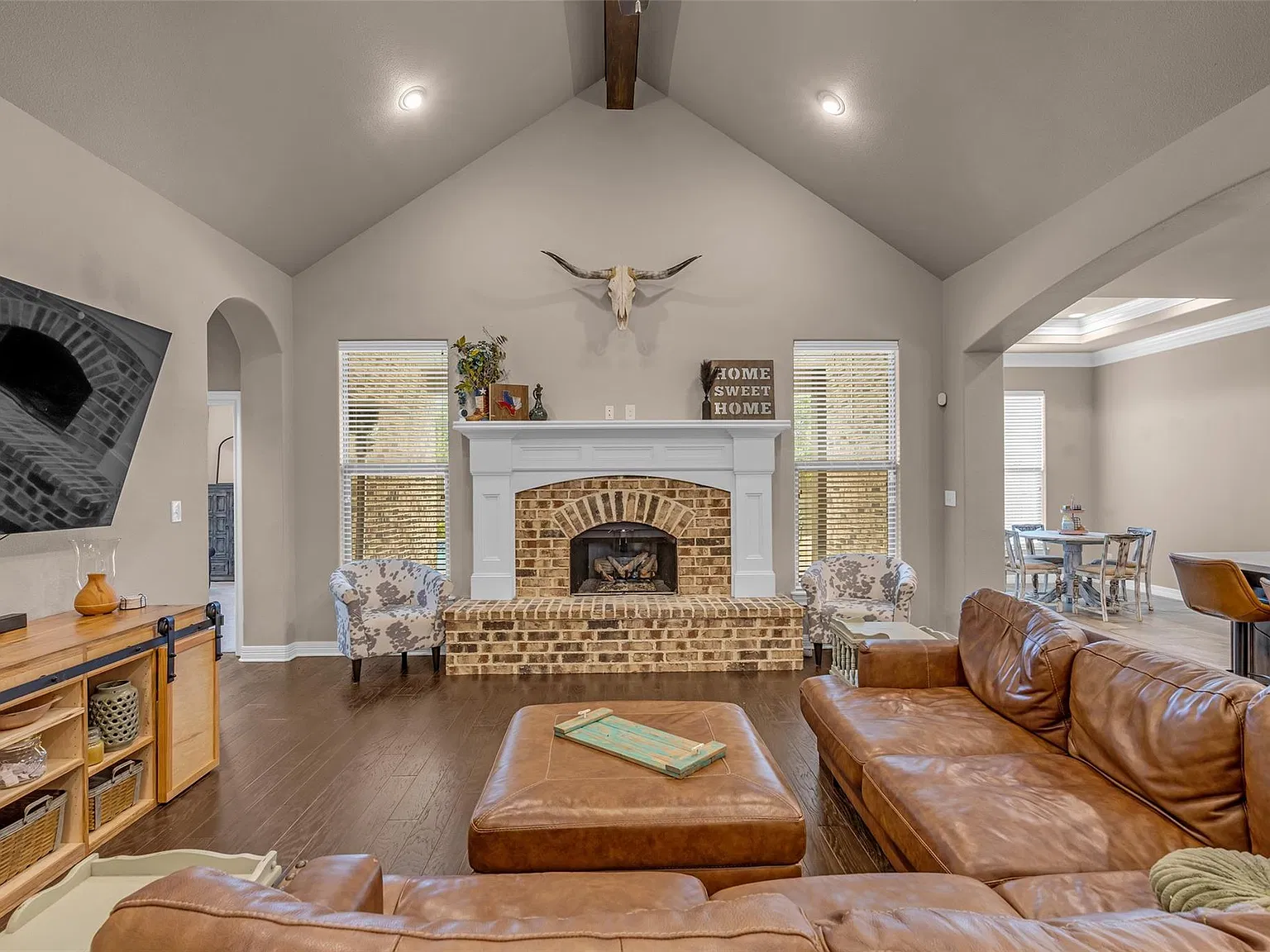 3 bed, 2.5 bath, 2639 sqft, $3,500 — Photo 3
