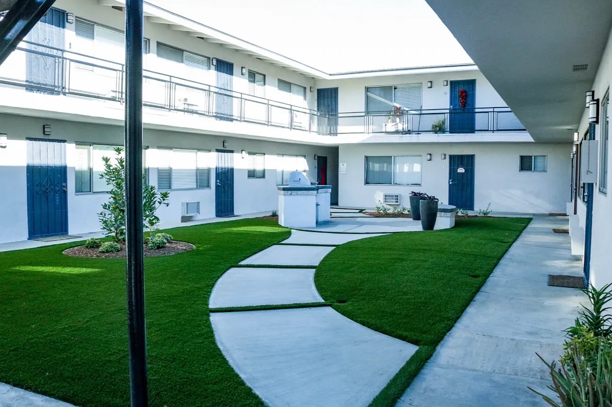 Fairmont Apartments — Photo 3