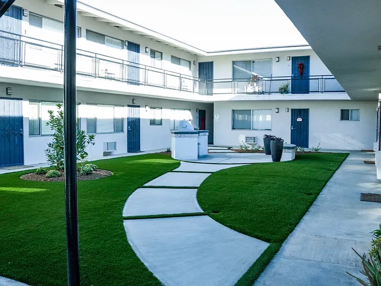 Fairmont Apartments — Photo 3