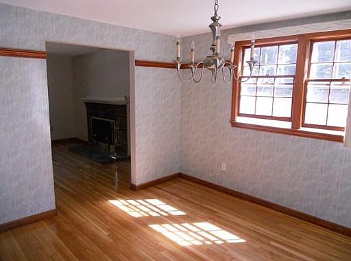 4th image of 15 Lafayette Ln