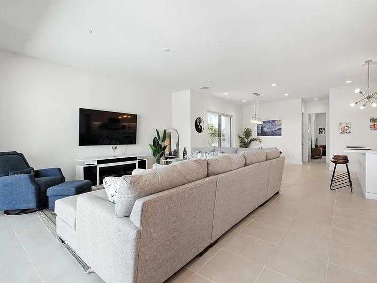 3345 Ambassador Dr — Photo 10