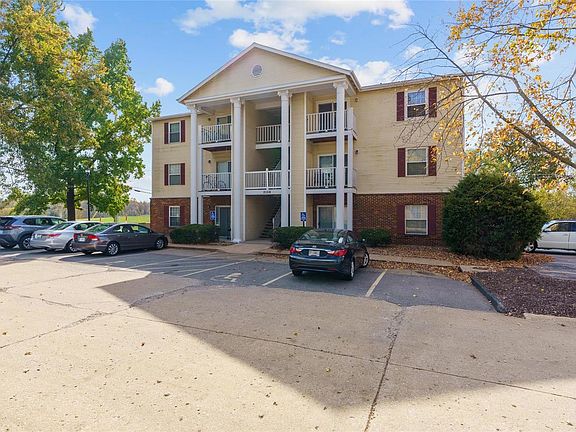 2nd image of 3108 Edwards Pl APT 301