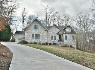 17 Hawthorn Pl, Norris, TN 37828