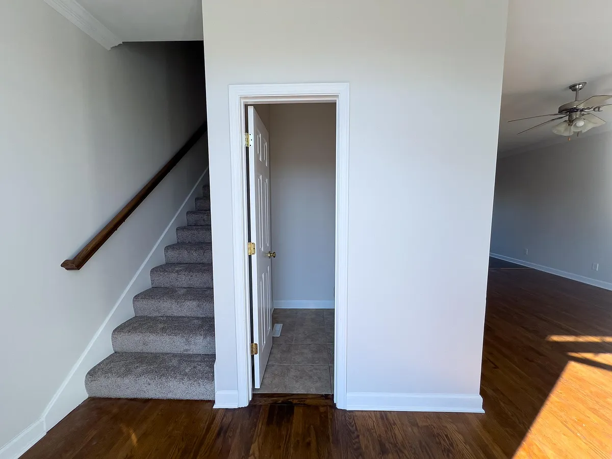 Building Photo - 2271 Dewey Dr #D4